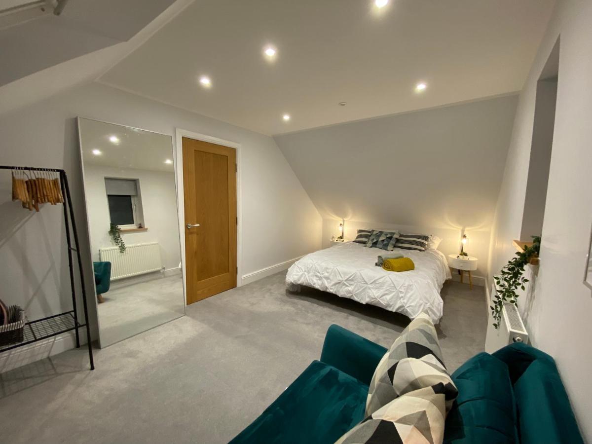 Unique Luxury Detached Apartment In Windsor That Sleeps 4 Exterior foto